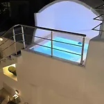 Otto House - Luxury Cave